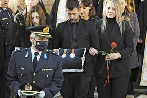 Σπαραγμός στην κηδεία του Αλέξανδρου Νικολαΐδη