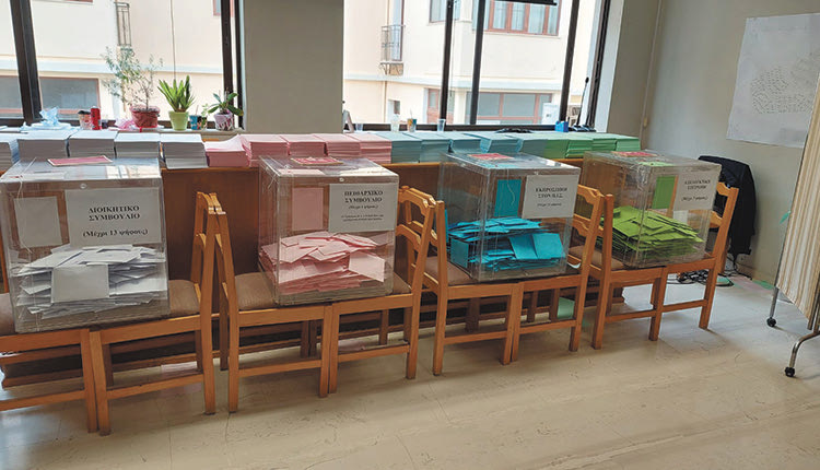Μεγάλη ήταν η συμμετοχή στις εκλογές του Ιατρικού Συλλόγου Ηρακλείου, όπου οι γιατροί κλήθηκαν να ψηφίσουν τους νέους εκπροσώπους τους στη διοίκηση, στο Πειθαρχικό Συμβούλιο, την Εξελεγκτική Επιτροπή, τον Πανελλήνιο Ιατρικό Σύλλογο.