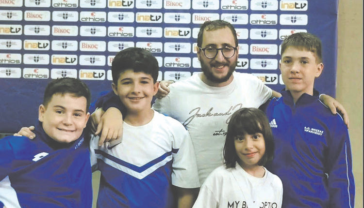   Η ομάδα ξιφασκίας του Θησέα