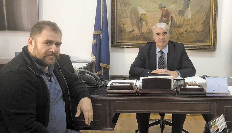 Στο Υπουργείο Αγροτικής Ανάπτυξης και Τροφίμων όπου συναντήθηκε με τον υφυπουργό  Σίμο Κεδίκογλου βρέθηκε ο εκπρόσωπος των κτηνοτρόφων Ρεθύμνου Γρύλος Παπαδάκης