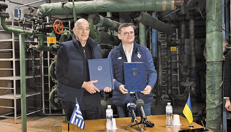 Με Κουλέμπα και Ζελένσκι συναντήθηκε  ο Νίκος Δένδιας στην Ουκρανία.