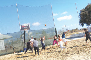 Οι μαθητές απολαμβάνουν και το μπιτς μπάσκετ