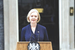 Παραιτήθηκε η Λιζ Τρας