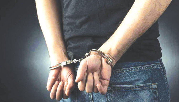 Ρομά ήταν τα άτομα που εξαπατούσαν επιχειρηματίες