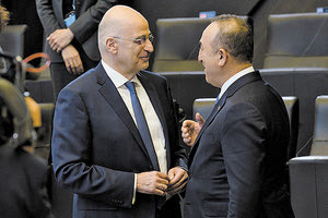 Μεταξύ των ομολόγων που επικοινώνησαν με τον υπουργό Εξωτερικών Νίκο Δένδια για να του ευχηθούν περαστικά, ήταν και ο Τούρκος υπουργός Εξωτερικών Μεβλούτ Τσαβούσογλου,