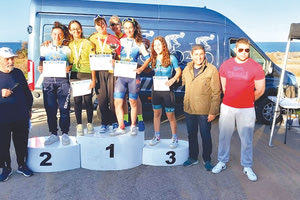 Ο κ. Αυγενάκης με τον κ. Σαρρή στις απονομές του αγώνα Criterium