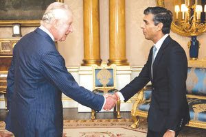 Νέα εποχή για τη Βρετανία καθώς ο Ρίτσι Σουνάκ έγινε επίσημα πρωθυπουργός της  μετά από την πρώτη του ακρόαση με τον βασιλιά Κάρολο στα Ανάκτορα του Μπάκιγχαμ.