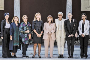 Ήταν και η Μάγια Τσόκλη στο Προεδρικό Μέγαρο. Καλεσμένη της προέδρου όπως και οι άλλες γυναίκες που έχουν αντιμετωπίσει τον καρκίνο.