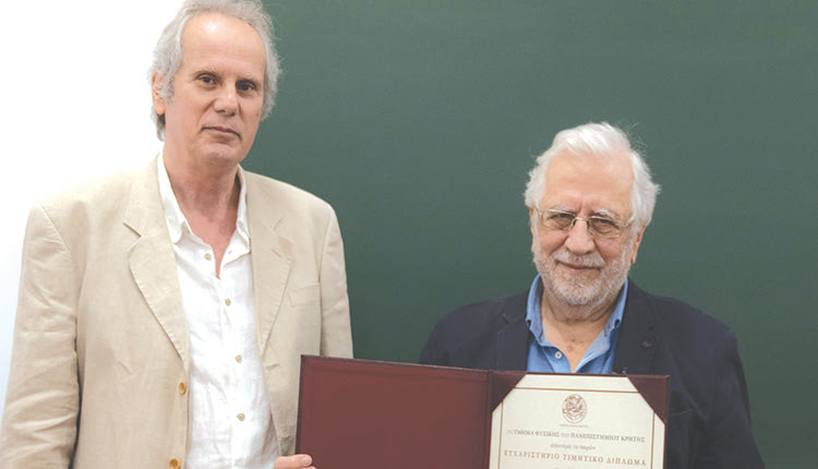 Σε μία συγκινητική εκδήλωση, το Τμήμα Φυσικής ονομάτισε ένα αμφιθέατρό του «Στέφανος Τραχανάς»