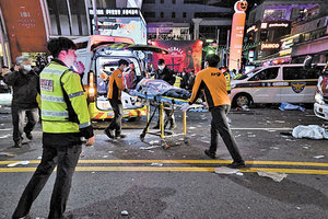 Σε εθνικό πένθος βρίσκεται η Νότια Κορέα μετά την τραγική εξέλιξη που είχε ο εορτασμός του Χάλοουιν στη Σεούλ.