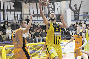 Ο Αθανασιάδης σε φάση από το χθεσινό ματς του Εργοτέλη