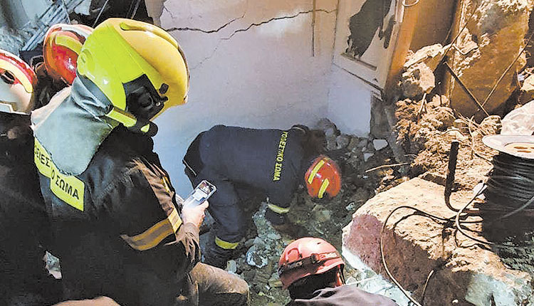 Οι πυροσβέστες έδωσαν μάχη με τον χρόνο και το σκοτάδι