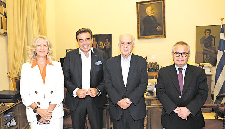 Ο κ. Μαργαρίτης Σχοινάς στη Λότζια