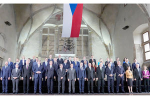 στην «οικογενειακή φωτογραφία» των ηγετών της Συνόδου στην Πράγα