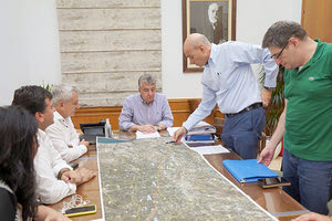 Από την υπογραφή για την ανάθεση της μελέτης για την... θωράκιση του Γεροποτάμου