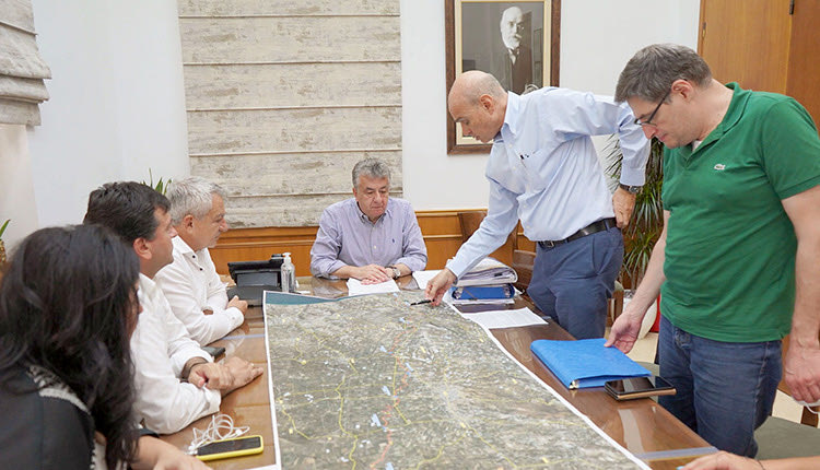 Από την υπογραφή για την ανάθεση της μελέτης για την... θωράκιση του Γεροποτάμου