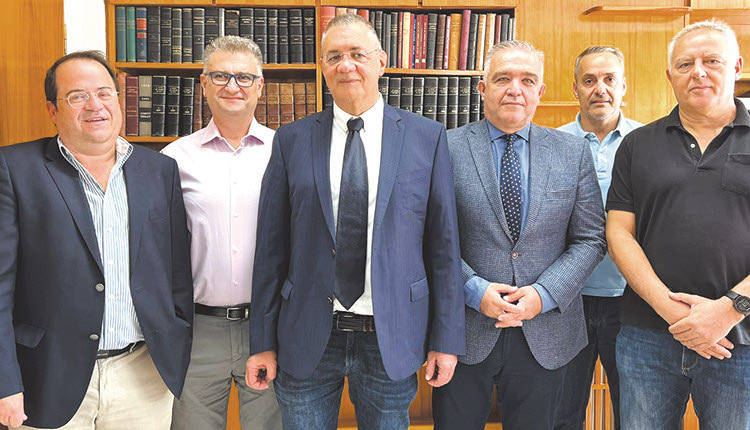 Πατριανάκος μαζί με υποψήφιους γιατρούς του συνδυασμού του