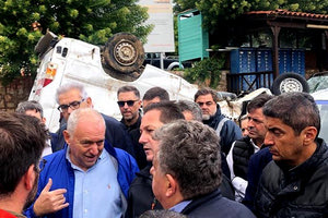 Στη «βομβαρδισμένη» περιοχή της Αγίας Πελαγίας ο πρόεδρος του ΟΑΣΠ Ευθύμιος Λέκκας