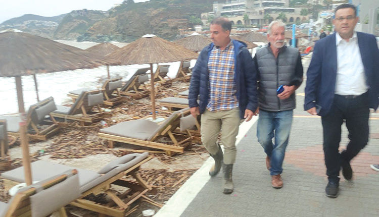 Αυτοψία στον τόπο της καταστροφής από κλιμάκιο του ΚΚΕ