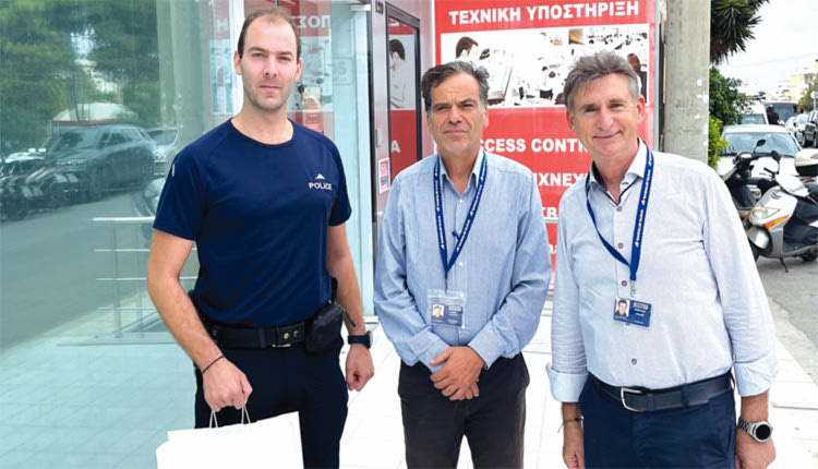 Δωρεά ηλεκτρονικού υπολογιστή έκανε εταιρεία του Ηρακλείου στην Ένωση Αστυνομικών Υπαλλήλων νομού Ηρακλείου