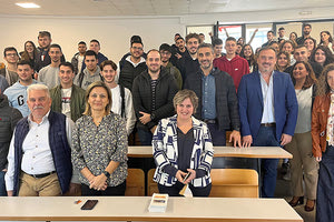 χρηματικά έπαθλα των Βραβείων Αριστείας και Αλληλεγγύης Χαλκιαδάκης σε φοιτητές του Τμήματος Διοίκησης Επιχειρήσεων και Τουρισμού του Ελληνικού Μεσογειακού Πανεπιστημίου