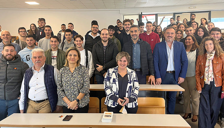 χρηματικά έπαθλα των Βραβείων Αριστείας και Αλληλεγγύης Χαλκιαδάκης σε φοιτητές του Τμήματος Διοίκησης Επιχειρήσεων και Τουρισμού του Ελληνικού Μεσογειακού Πανεπιστημίου