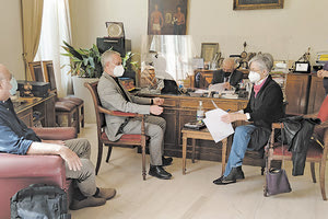 Από την υπογραφή της σύμβασης για την προσχολική αγωγή στο γραφείο του δημάρχου