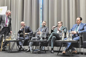 Στο πάνελ του συνεδρίου Green Ports Congress, ο κ. Παπαδάκης δεξιά