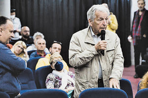 Άλλα είπε προχθές στα Χανιά, άλλα σε διευκρινιστική δήλωση.  Ο Κώστας Γαβράς μάλλον τα γύρισε… απαντώντας στα δημοσιεύματα που τον θέλουν σε πολιτική συστράτευση με τον Αλέξη Τσίπρα και τον ΣΥΡΙΖΑ!