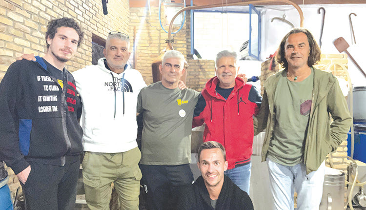 Άψογος οικοδεσπότης ο Μανώλης Μαυράκης