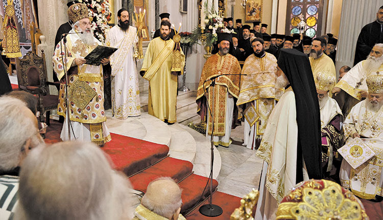 Στη χειροτονία παρευρέθηκαν πιστοί, ιεράρχες και εκπρόσωποι της πολιτικής ζωής του τόπου