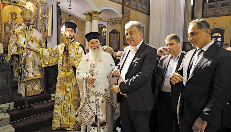 Στη χειροτονία παρευρέθηκαν πιστοί, ιεράρχες και εκπρόσωποι της πολιτικής ζωής του τόπου