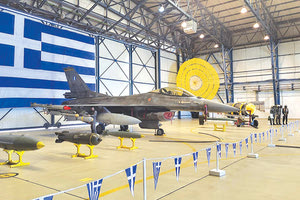 Η σημαία στην 115 Π.Μ.