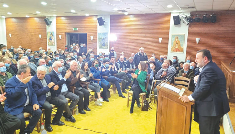 Σε μια κατάμεστη αίθουσα ανακοίνωσε την υποψηφιότητά του ο Β. Κεγκέρογλου