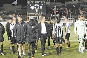 Αποδοκιμάστηκαν οι παίκτες του ΟΦΗ με τον Νταμπράουσκας να μπαίνει ασπίδα τους