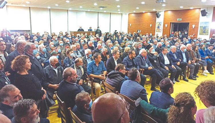 Σε μια κατάμεστη αίθουσα ανακοίνωσε την υποψηφιότητά του ο Β. Κεγκέρογλου