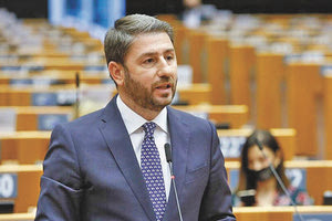 ΝΙΚΟΣ ΑΝΔΡΟΥΛΑΚΗΣ