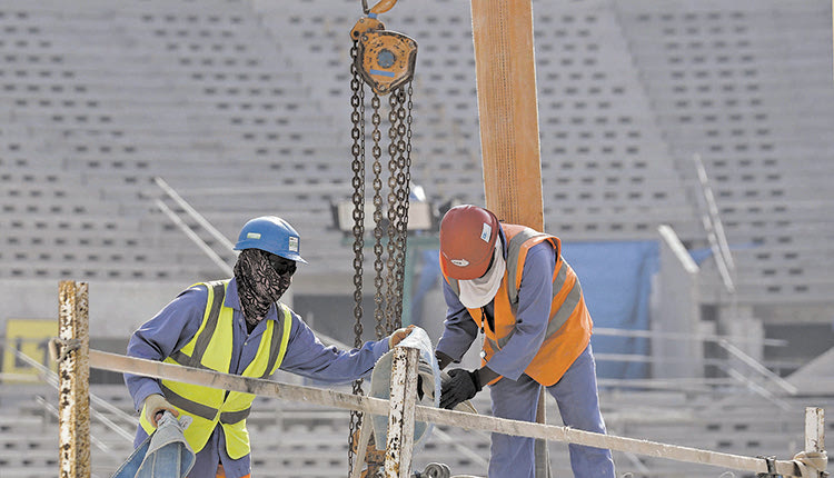 εργατες στο καταρ