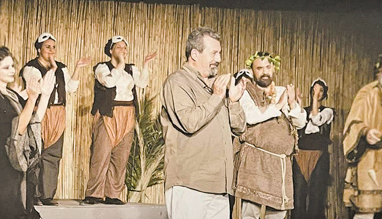 Από την παράσταση “Πλούτος” που σκηνοθέτησε ο Γιώργος Μαρκόπουλος