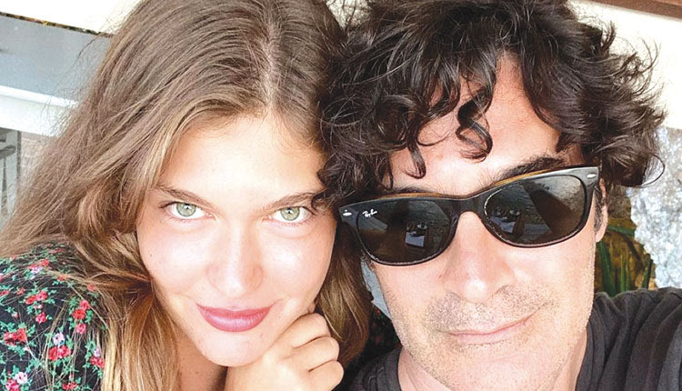 Ο Χριστόφορος Παπακαλιάτης με την συμπρωταγωνίστριά του στο “Maestro” Κλέλια Ανδριολάτου