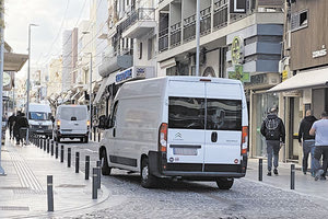 Κόσμος και κοσμάκης αναμένεται σήμερα στο δημοτικό συμβούλιο Ηρακλείου, καθώς στις 6 το απόγευμα συζητείται το θέμα της αναθεώρησης της κυκλοφοριακής μελέτης για το πεζοδρομημένο πλέον κέντρο.