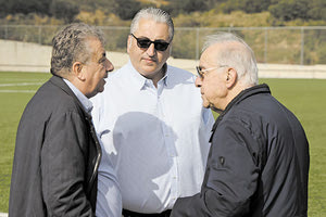 Ο κ. Μπούσης εκτός από τους δημοσιογράφους μίλησε και με τους κ. Αρναουτάκη, Λαμπρινό