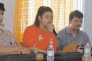 Οι φοιτητές προσφέρουν χαρά στα παιδιά του κέντρου