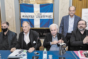 Πολλοί μίλησαν για… στρώσιμο χαλιού ΠΑΣΟΚ για ΣΥΡΙΖΑ από πλευράς Λαλιώτη