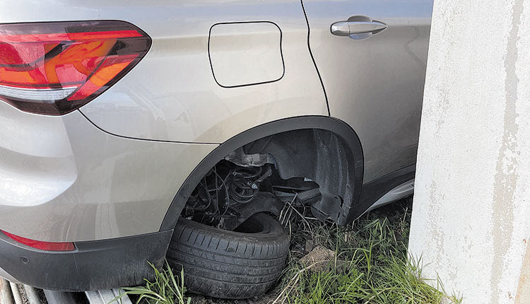 Το αυτοκίνητο υπέστη πολλές ζημιές