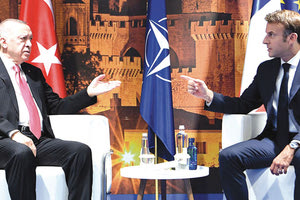 Σκληρό μήνυμα Μακρόν σε Ερντογάν