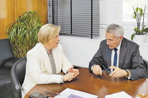 Τα μεγάλα θέματα της Υγειονομικής Περιφέρειας Κρήτης συζήτησε χθες με την αναπληρώτρια υπουργό Υγείας κα Μίνα Γκάγκα ο διοικητής της 7ης ΥΠΕ Νεκτάριος Παπαβασιλείου