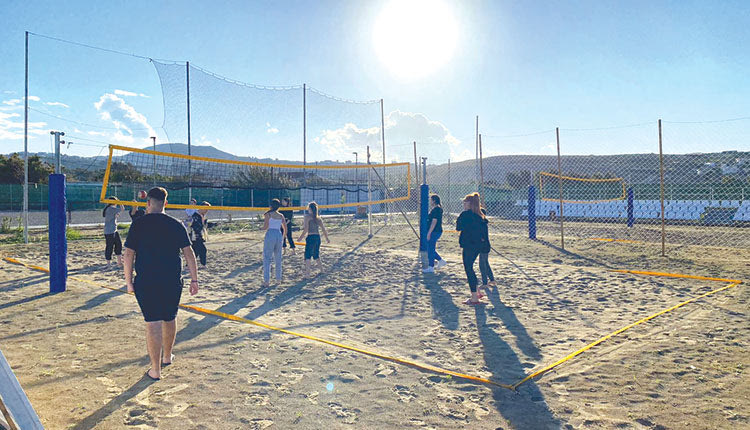 Ξένοι μαθητές στο Karteros Beach Sports Center