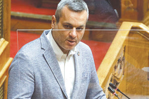 Ο Χάρης Μαμουλάκης