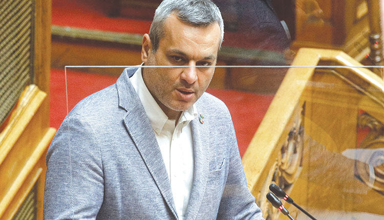 Ο Χάρης Μαμουλάκης